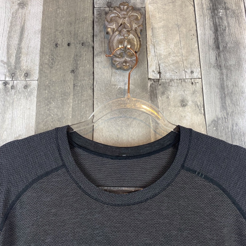 Lululemon Metal Vent Tech Short Sleeve 2.0 in Graphite Grey Size Large. - Picture 4 of 14